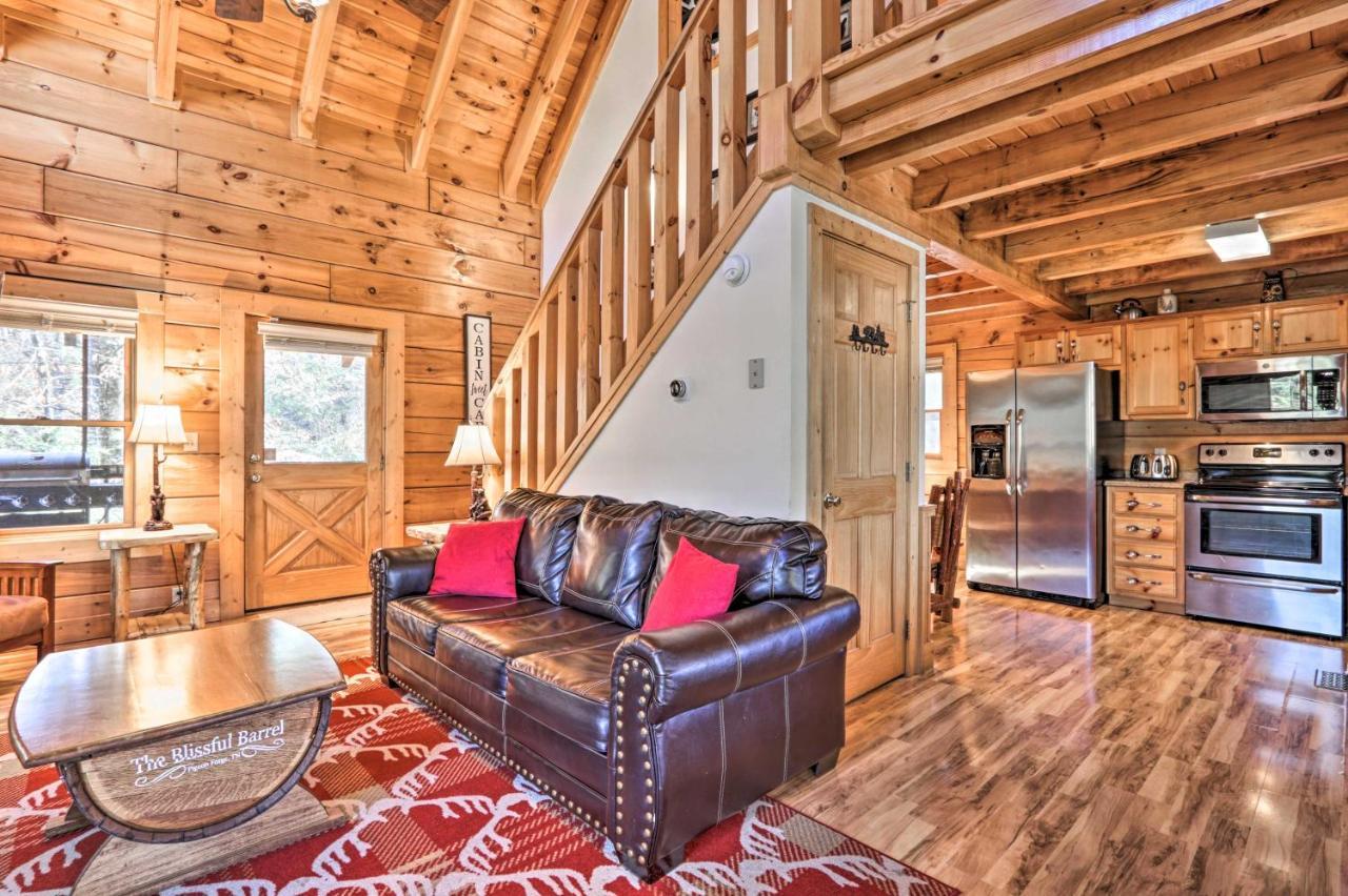 Cozy Cabin With Hot Tub In The Heart Of Pigeon Forge 빌라 외부 사진