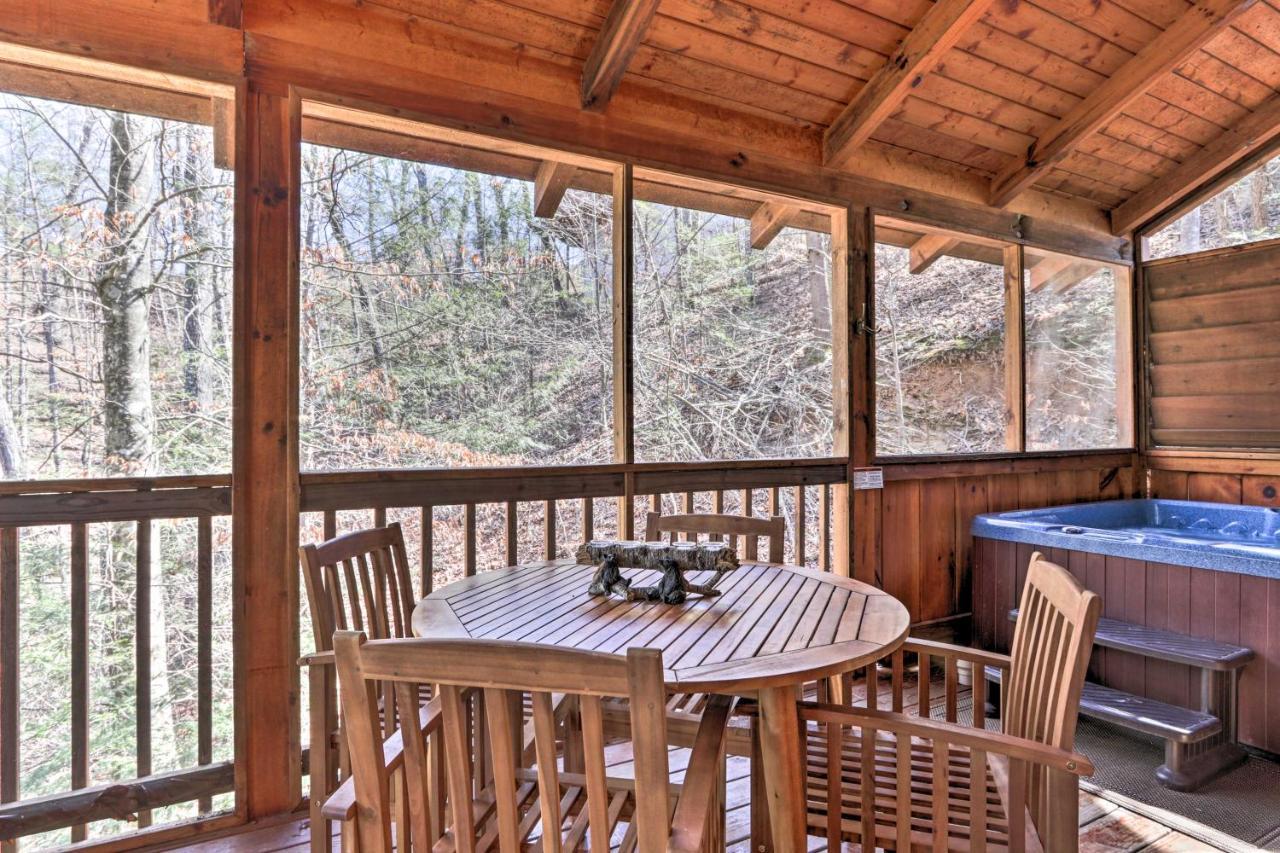 Cozy Cabin With Hot Tub In The Heart Of Pigeon Forge 빌라 외부 사진