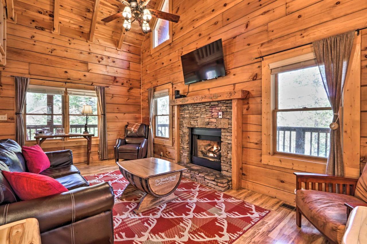 Cozy Cabin With Hot Tub In The Heart Of Pigeon Forge 빌라 외부 사진