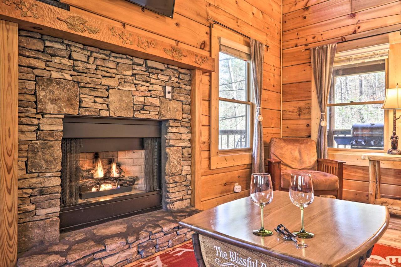 Cozy Cabin With Hot Tub In The Heart Of Pigeon Forge 빌라 외부 사진
