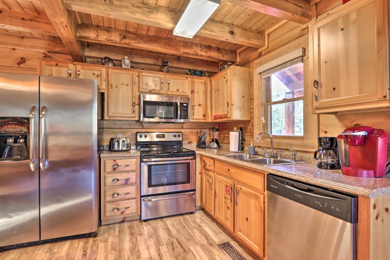 Cozy Cabin With Hot Tub In The Heart Of Pigeon Forge 빌라 외부 사진