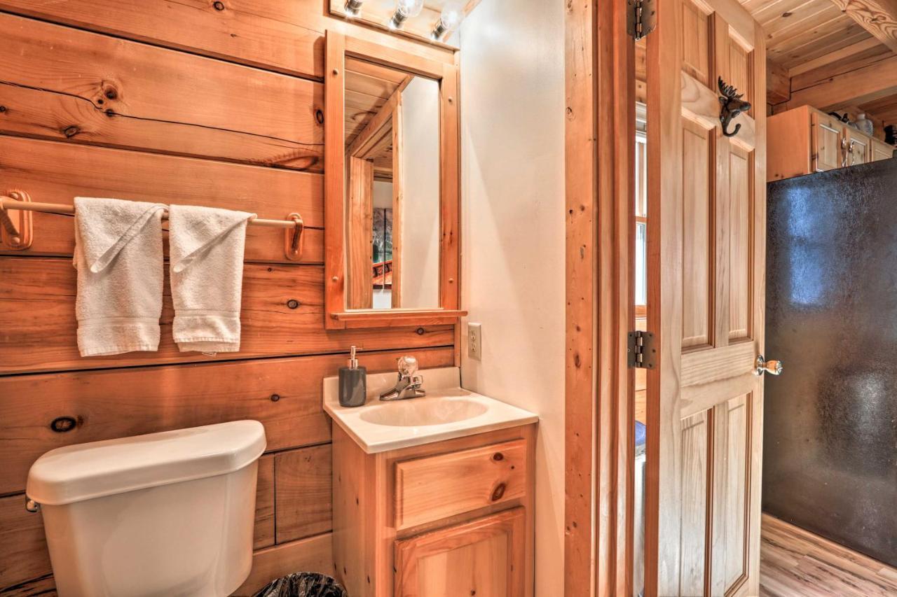Cozy Cabin With Hot Tub In The Heart Of Pigeon Forge 빌라 외부 사진