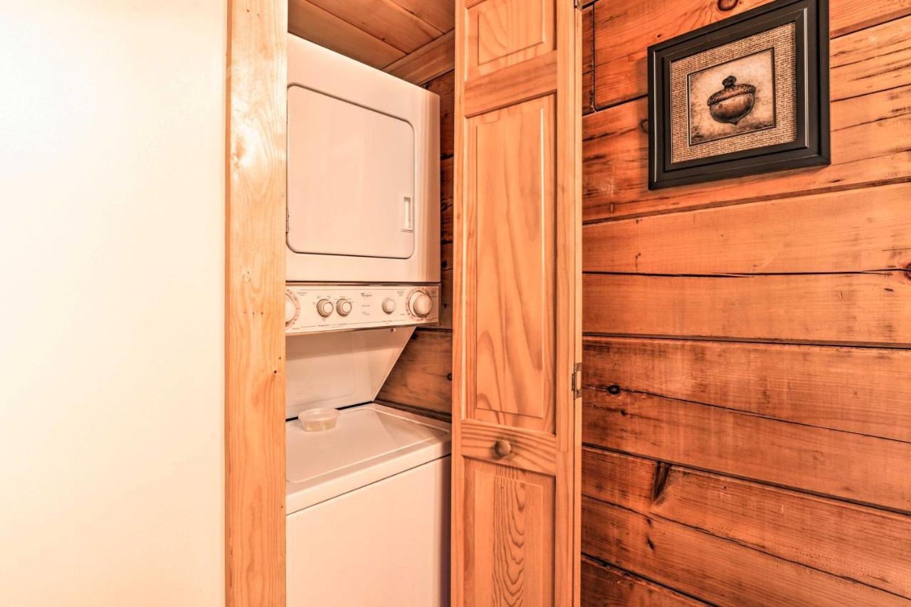 Cozy Cabin With Hot Tub In The Heart Of Pigeon Forge 빌라 외부 사진