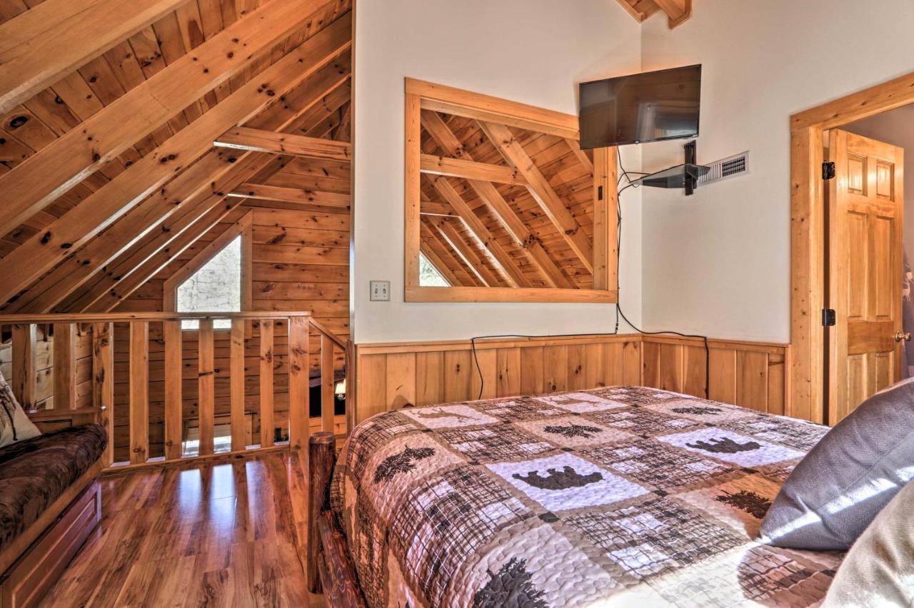 Cozy Cabin With Hot Tub In The Heart Of Pigeon Forge 빌라 외부 사진